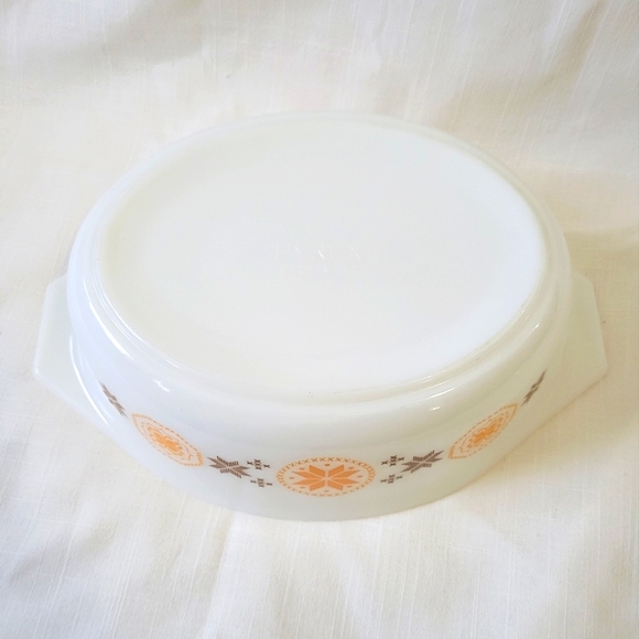 Vintage Town and Country #043 1 1/2 QT. Pyrex Casserole Dish - Picture 4 of 8